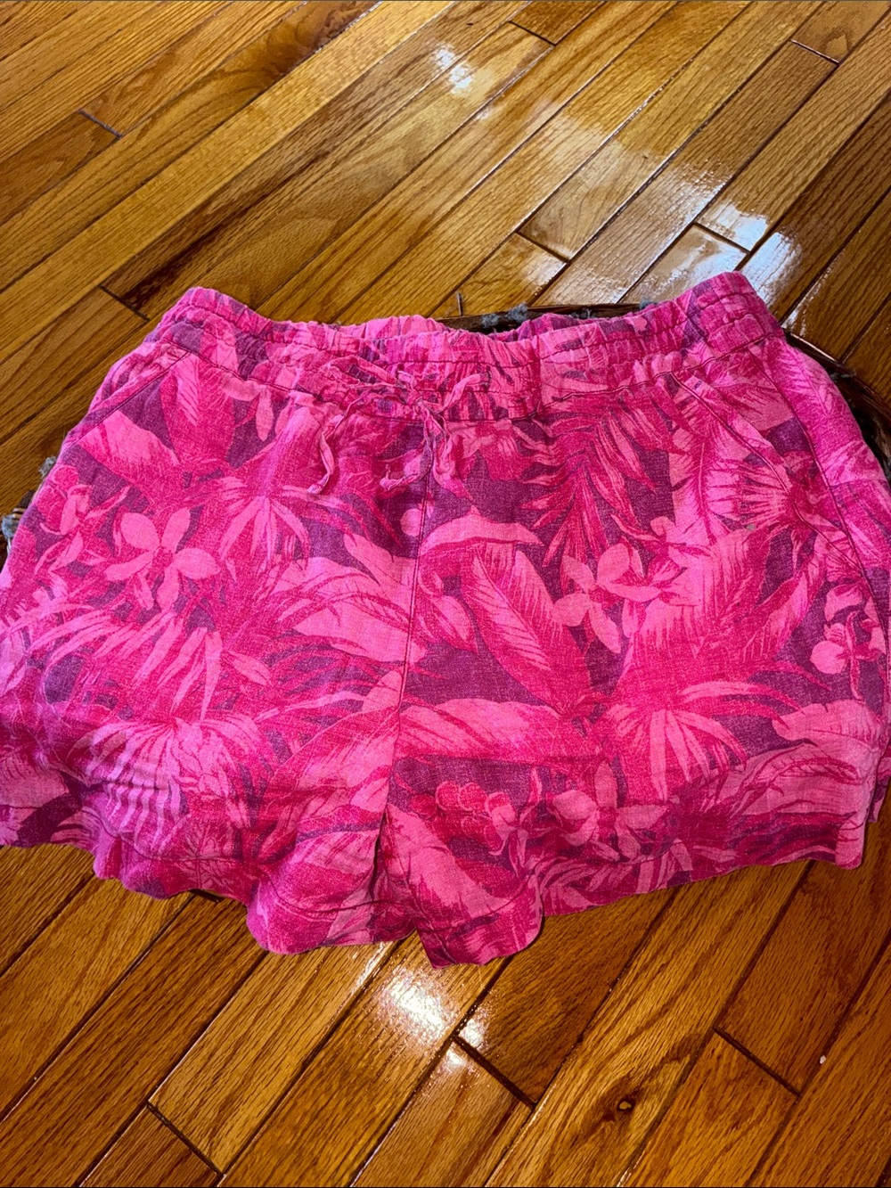 Tommy Bahama Women’s Pink Tropical Print linen  Shorts